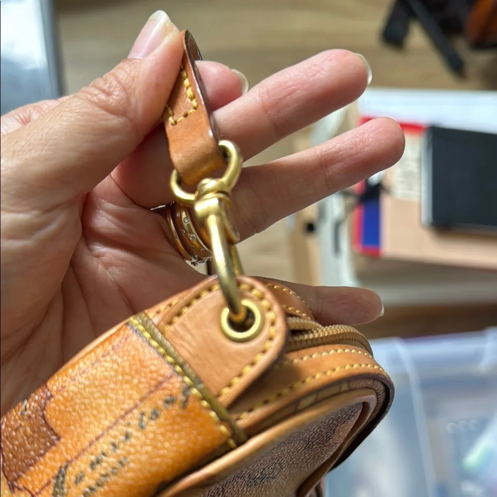 Vintage rare Alviero martini Heart-Shaped Map Print Crossbody Bag - Picture 6 of 9